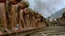 人民永远记得你们！《铁血大动脉》中朝官兵抢修铁路