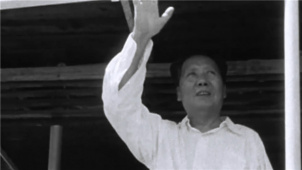 《走近毛泽东》：毛主席73岁畅游长江 这一天成全国游泳日
