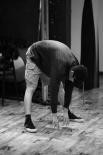 酷盖队长！王一博《街舞》练习室黑白大片帅气有型