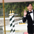 张震出席《沙丘》首映仪式 西装笔挺尽显儒雅风范