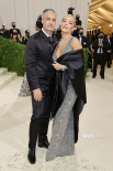 Met Gala谁演绎出美国时尚？卡戴珊造型看懵亲妹