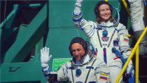 首个俄罗斯太空电影拍摄组成功返回地球