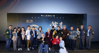 致敬新中国22大明星!青年演员观影《演员》落泪