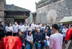 10月31日，由虹影编剧执导的电影《月光武士》在重庆举行开机仪式。该片将展现出重庆这座城市日新月异的城市进程，人与人之间的温暖扶持的美好情感。追述中国往事、重庆往事，重构记忆中的中国，追溯纯真年代的情感。

