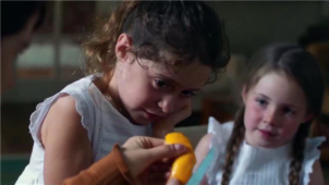 威尼斯获奖影片《暗处的女儿》发布首支预告 12月17日在美上映