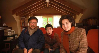幕后 |《我和我的父輩》中，她給徐崢做“發(fā)型”