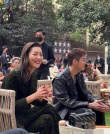 新發(fā)型帥翻！鹿晗同框劉雯 男帥女美合照超養(yǎng)眼