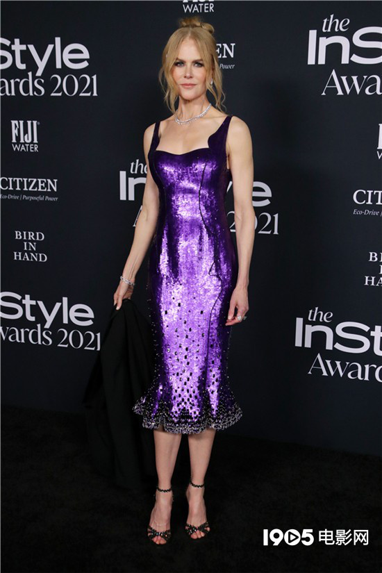 妮可·基德曼紫色亮片裙包裹曼妙身材 好似美人鱼