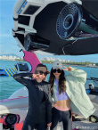 Angelababy與閨蜜三亞出海 大秀美腿馬甲線矚目