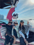 Angelababy與閨蜜三亞出海 大秀美腿馬甲線矚目