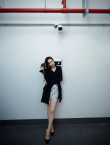 宋茜雅典黑look玩转时尚 自在由心展现东方之美