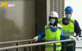 谢可寅无人码头高空采风 战战兢兢却念叨“我才不怕呢！”