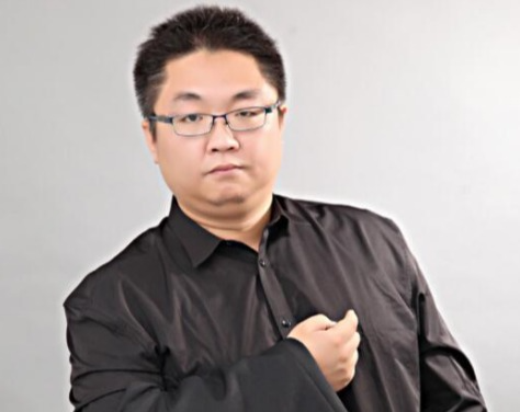 《建國大業(yè)》第三副導(dǎo)演冒充編劇，一審被判賠償12萬并道歉