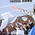 《與我跳舞》發(fā)終極海報(bào) 三吉彩花上演“落跑白領(lǐng)”奇遇記