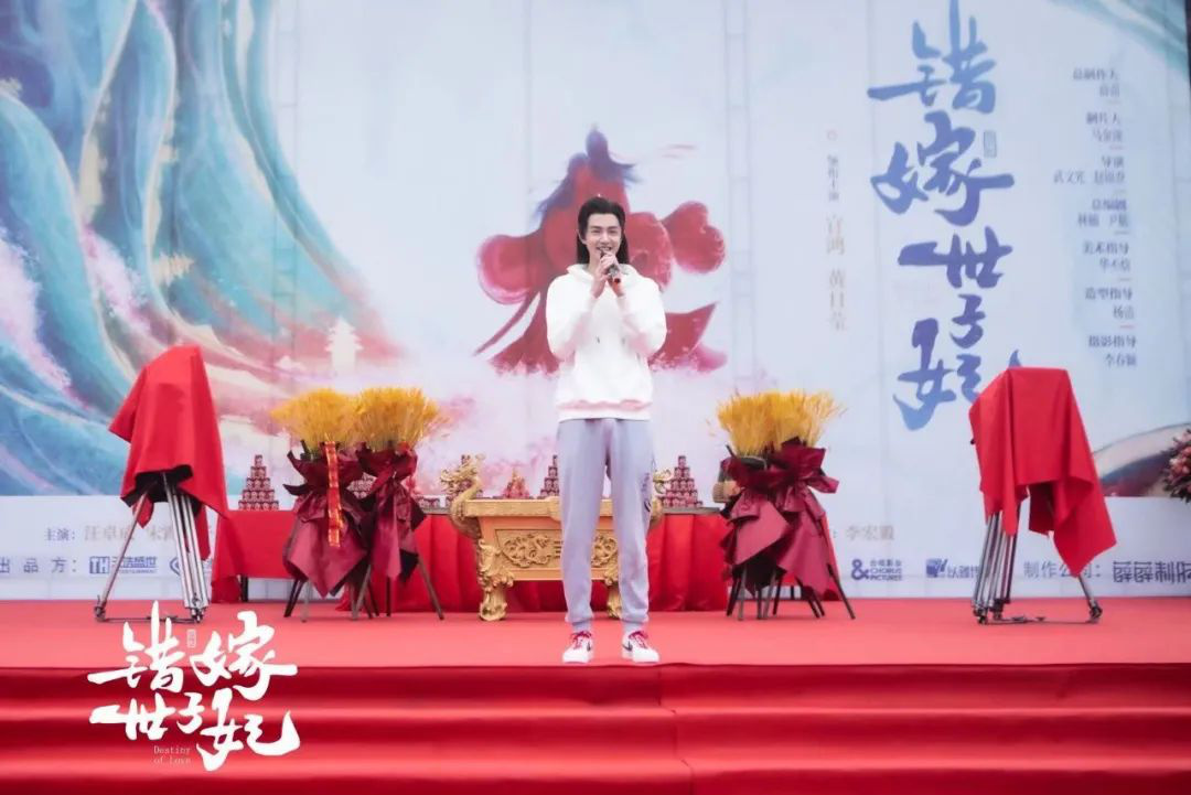 演員 官鴻