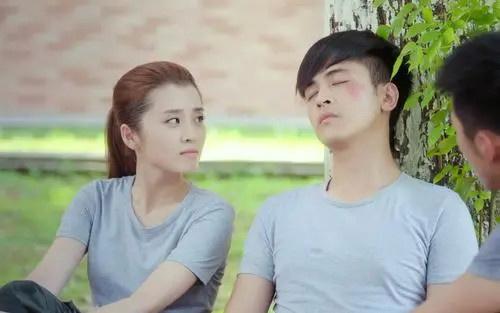 一个全新的女生形象替换了顾一心,那就是神经兮兮冷漠又善良的许连翘