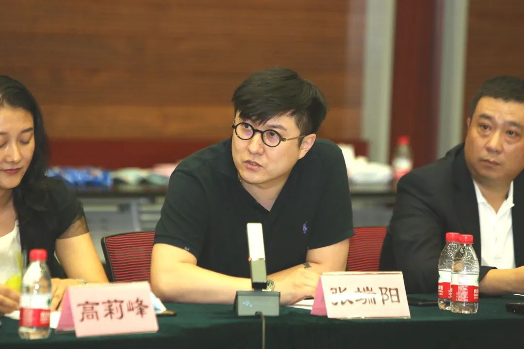 专家研讨《有我们无数的好兄弟》：中小成KAIYUN本战争题材电影的艺术探索(图4)