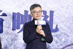 1月3日，纪录电影《冰上时刻》在北京举行首映，导演刘汉祥，制片人徐秋丽携片中三个“冰球少年”家庭——曲瑞晨和爸爸、翟子男与妈妈以及于力凡的父亲亮相映后见面会，分享了这部体育教育题材纪录电影的拍摄过程。