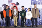 1月3日，纪录电影《冰上时刻》在北京举行首映，导演刘汉祥，制片人徐秋丽携片中三个“冰球少年”家庭——曲瑞晨和爸爸、翟子男与妈妈以及于力凡的父亲亮相映后见面会，分享了这部体育教育题材纪录电影的拍摄过程。