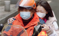 围绕黄渤、贾玲、朱一龙等构建的多段爱情，强调一种“奇迹感”