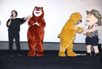 1月16日下午，春节档动画电影《熊出没·重返地球》在北京举行首映礼。映后，影片出品人尚琳琳与黄紫燕、导演林汇达等主创团队成员，通过线上连线方式与现场观众进行交流互动。