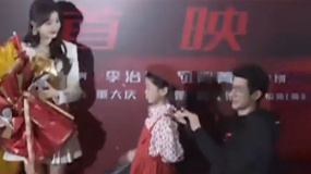 温柔“爸爸”李治廷为阿拉蕾编麻花辫 好有爱