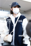 活力小學(xué)妹！歐陽娜娜棒球服配牛仔褲 滿滿校園風(fēng)