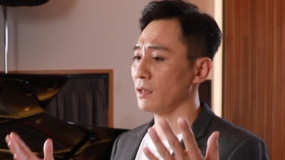 刘烨录制《一起向未来》音乐短片 连眉毛都在沉浸式演唱