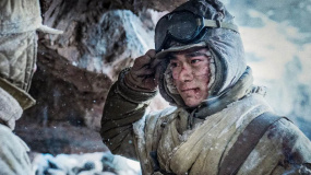 伍万里在《长津湖之水门桥》已经成长为比较有战斗力的士兵