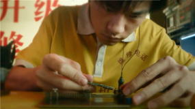 怎样拍易烊千玺修手机？专访《奇迹·笨小孩》摄影指导王博学