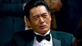 澳門風(fēng)云3：賭神周潤(rùn)發(fā)重出江湖，黑西裝亮相自帶BGM，發(fā)哥不是白叫的！