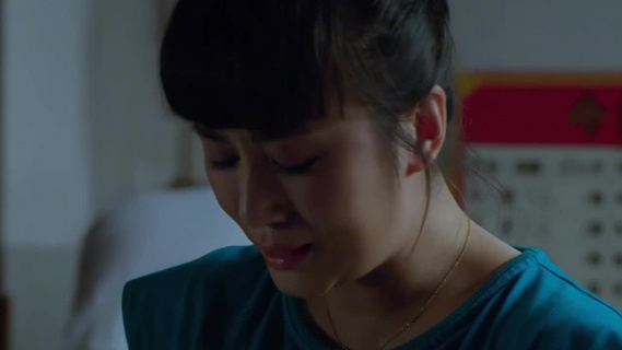 成年人的崩溃只在一瞬间，农村女孩钱被骗还笑脸相迎，扭头却大哭