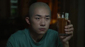 送你一朵小红花：刘浩存癌症剃光头，易烊千玺为了陪她也剃成光头