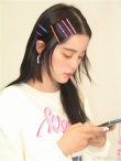 鬼马少女！欧阳娜娜晒随拍 春日气息满满彩色头饰吸睛