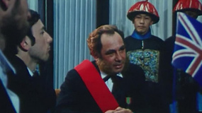 《火燒圓明園》03英法聯(lián)軍闖進(jìn)圓明園 無(wú)數(shù)珍寶被付之一炬