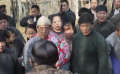 祖祖辈辈的地村民不卖，恶霸直接动手打人