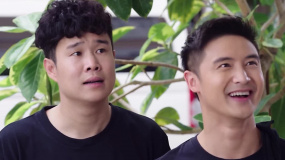 將錯(cuò)就錯(cuò)：田亮亂吐口香糖正好吐到警察鞋上，這下麻煩大了