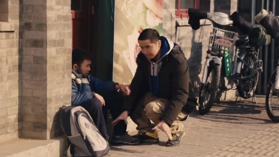 跑出一片天：小男孩被同学欺负，田亮带他练习跑步