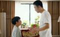 父子变形记：小男孩早上起来，发现和亲爹身体互换