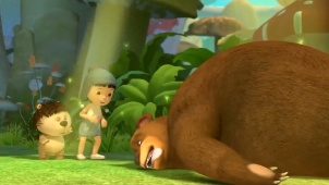 神秘世界历险记：雨果在神秘森林遇到一只大笨熊，胆子比小包子还小