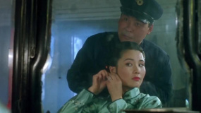 探长惦记何赛飞貌美，汉奸双枪打得他乱窜