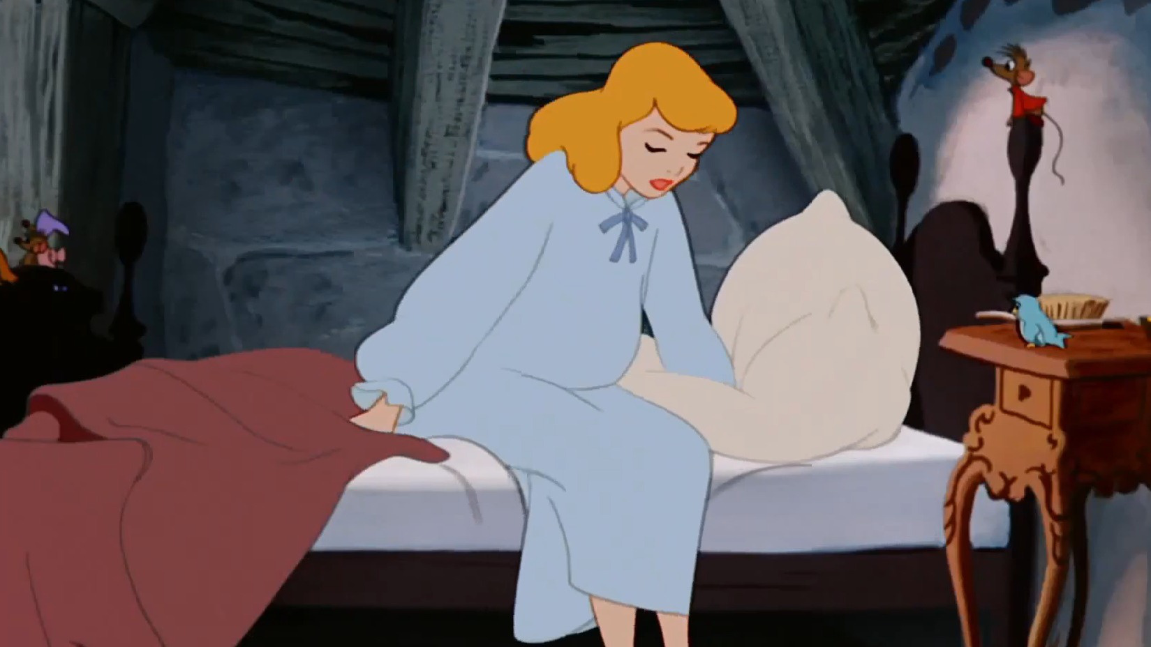 灰姑娘辛德瑞拉克服磨难与王子过上幸福生活