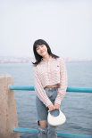 演员王智海边街拍大片曝光 变身温柔甜美少女