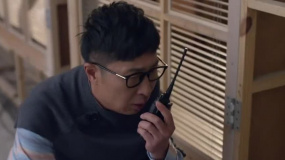 群演得罪导演，连对讲道歉，结果公放整个剧组都知道丑事了