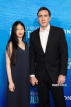 尼古拉斯·凱奇出席新片首映禮 日籍孕妻陪同出席
