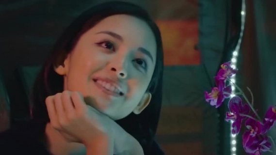 古力娜扎吃烧烤为了让老板多送几串，嘴硬说男友是明星