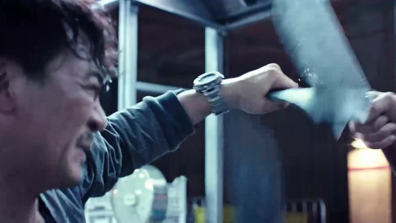 硬汉吴樾双刀硬刚悍匪，刀都被砍出火花，太猛了！