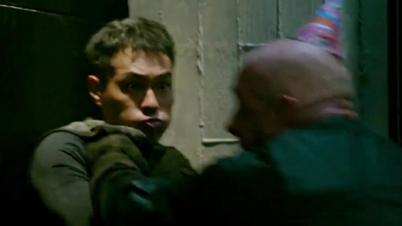 杨祐宁遭袭击镭射网被恢复，特工刘德华拼命往上爬