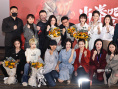 《出拳吧，媽媽》首映禮 譚卓自曝片場(chǎng)被打斷肋骨
