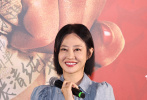 4月27日晚，女性励志题材作品《出拳吧，妈妈》在北京举行首映礼。导演唐晓白携主演谭卓、赵诗朦等，与现场观众进行了映后交流活动。